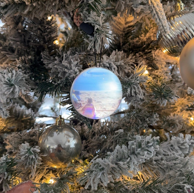 This memory orb ball video player can play back detailed images and photos , allowing you to recall beautiful moments . It features synchronized audio and video for a truly immersive experience . The thoughtful design is suitable for a variety of scenarios , using images and sounds to convey unspeakable feelings .